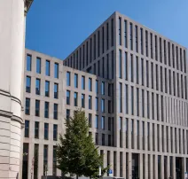 Au&szlig;enansicht des Jacob-und-Wilhelm-Grimm-Zentrums der Humboldt-Universit&auml;t zu Berlin
