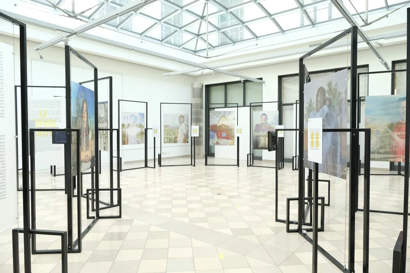 Ausstellung im Lichthof in der Humboldt-Universit&auml;t zu Berlin