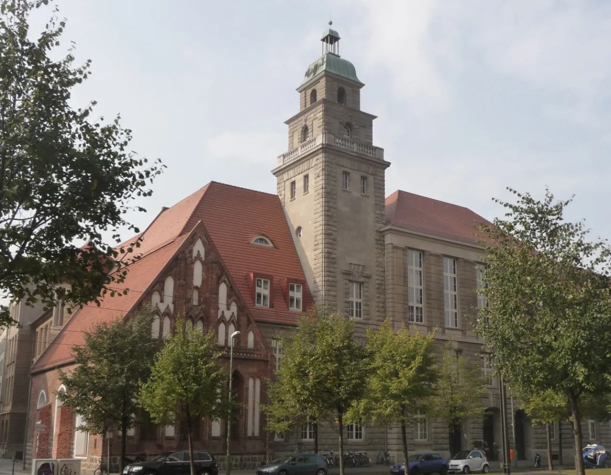 Au&szlig;enansicht Wirtschaftswissenschaftliche Fakult&auml;t