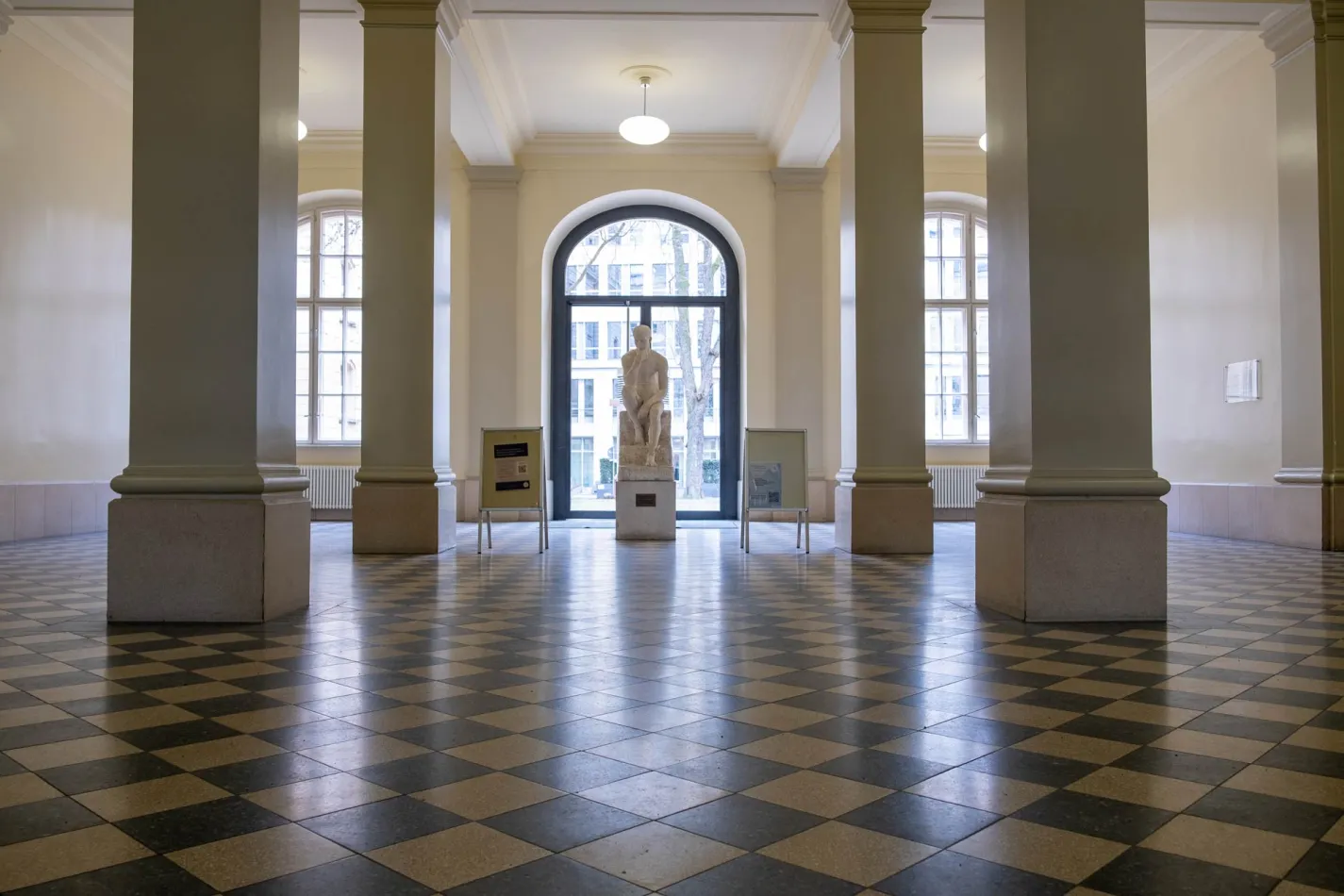 Foyer der Wirtschaftswissenschaftliche Fakult&auml;t